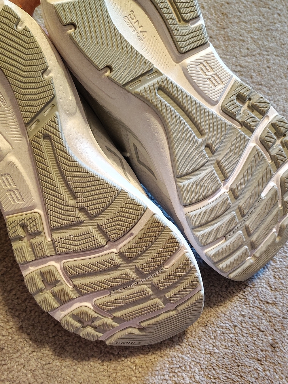 Brooks Adrenaline OTS Sneakers View 4